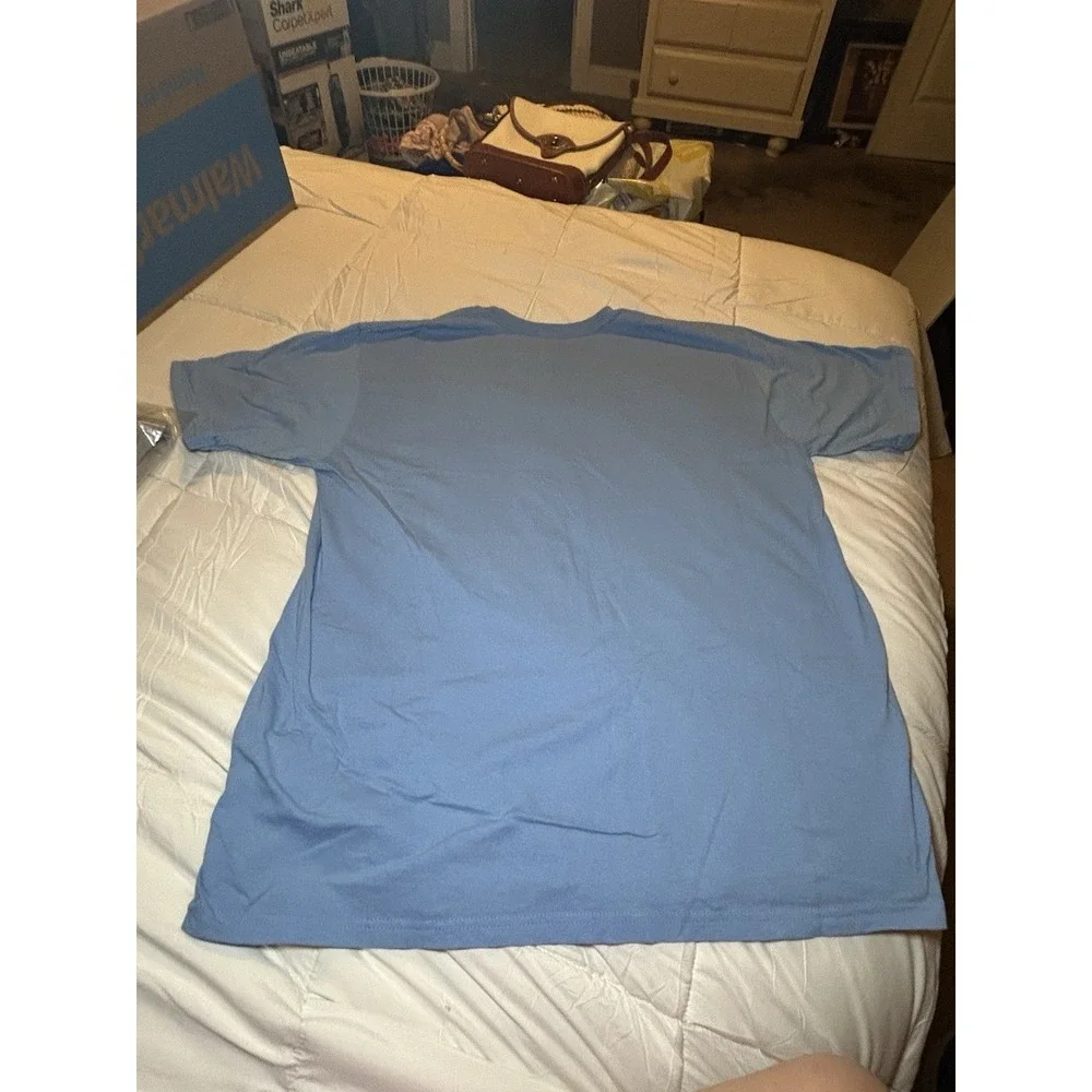 Disney Blue T-Shirt with Walt Disney World Characters Mickey Vacation Sz XL - Picture 6 of 7